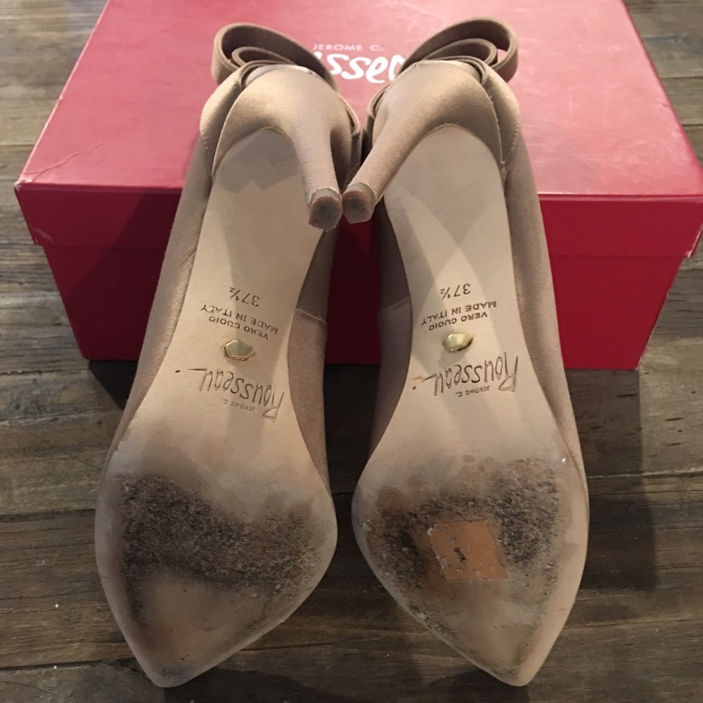 SOLD.. Rousseau Satin Gorgeous Pumps! - Picture 4 of 8